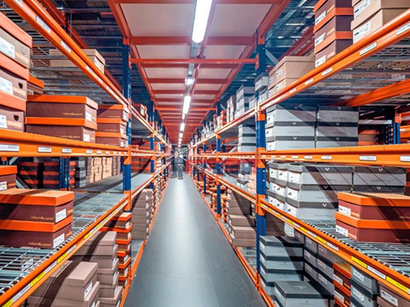 LONG SPAN SHELVING 11